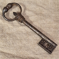 jernnoegle-stor-antik-noegle-gammel-metalnoegle